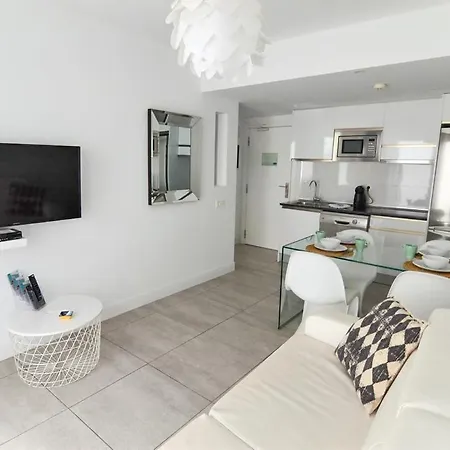 Apartment White Hibiscus